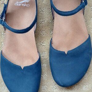 Dansko Rowan Navy  Womens Sz 9/EU 40 Dressy Casual Leather Closed Toe Sandals